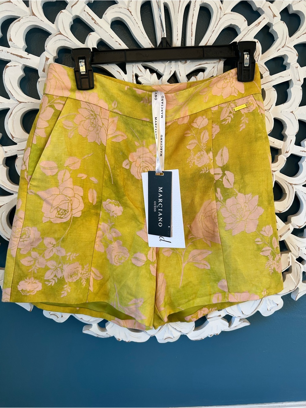 NWT Marciano by Guess  Women's High-Waist Floral Shorts - Yellow with Pink Flora